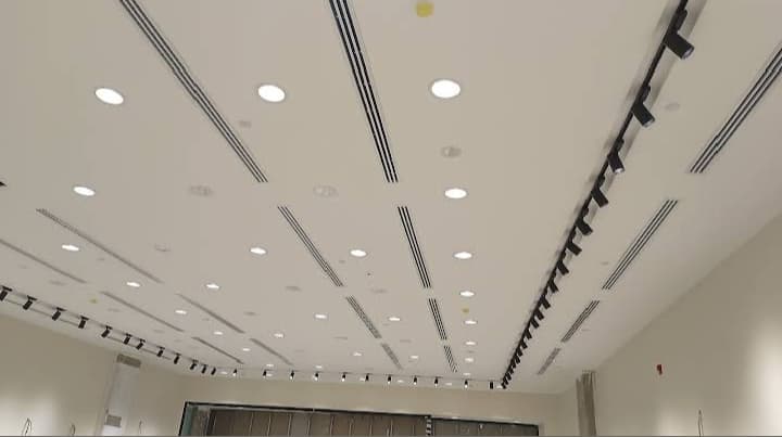 تنفيذ سقف وفتحات تكييف داخلية